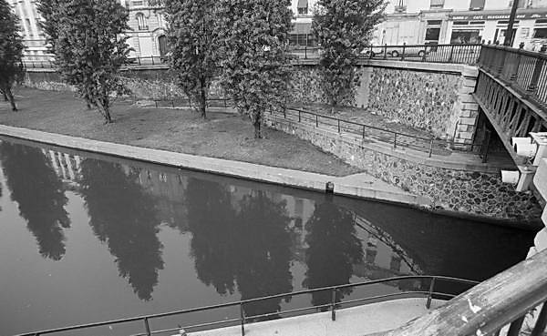 Paris (C) Peter Marshall, 1984