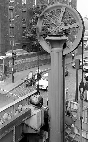 Paris (C) Peter Marshall, 1984