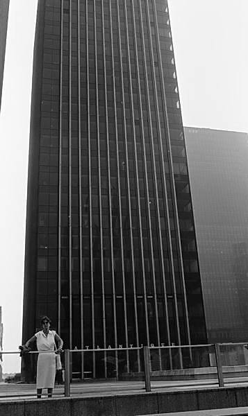 Paris (C) Peter Marshall, 1984