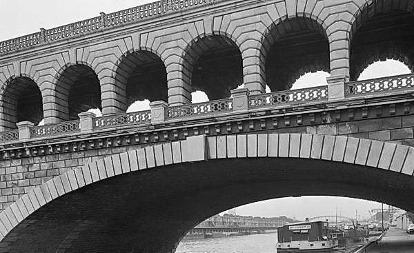 Paris (C) Peter Marshall, 1984