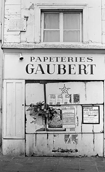 Paris (C) Peter Marshall, 1984