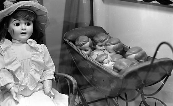 Paris (C) Peter Marshall, 1984