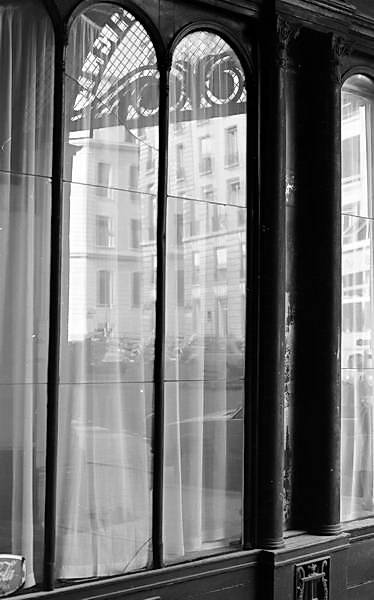 Paris (C) Peter Marshall, 1984