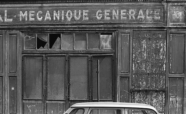 Paris (C) Peter Marshall, 1984