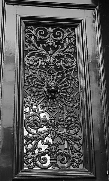 Paris (C) Peter Marshall, 1984