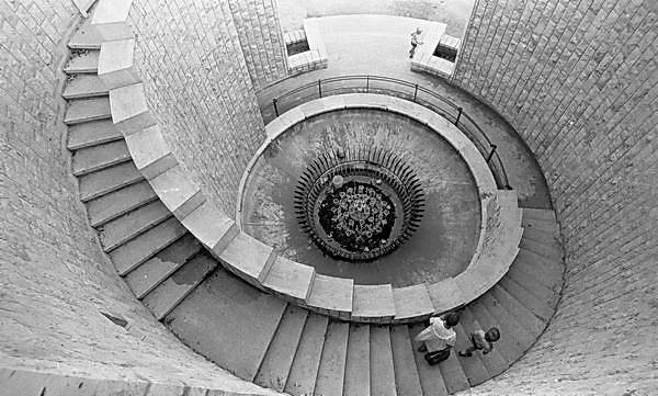 Paris (C) Peter Marshall, 1984