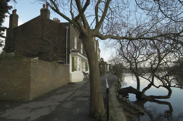 Picture © Peter Marshall, 2004