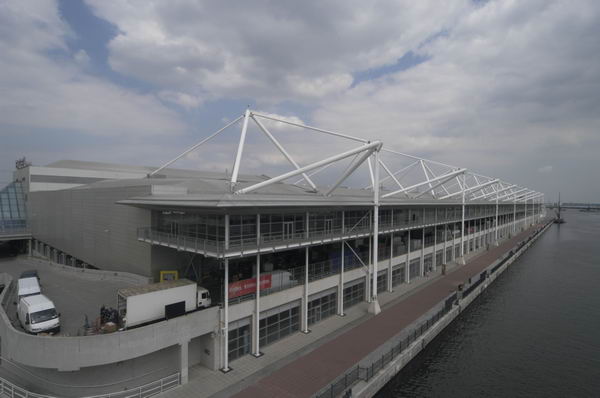 Picture © Peter Marshall, 2004