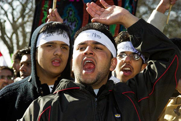 Muslims oppose Samarra bombing. © 2006, Peter Marshall