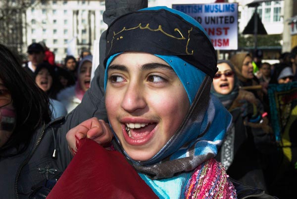 Muslims oppose Samarra bombing. © 2006, Peter Marshall