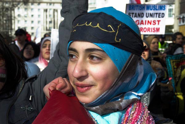 Muslims oppose Samarra bombing.  2006, Peter Marshall
