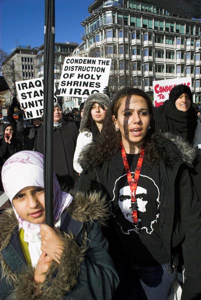 Muslims oppose Samarra bombing. © 2006, Peter Marshall