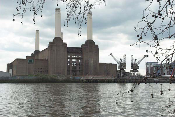 Vauxhall to Battersea © 2006, Peter Marshall