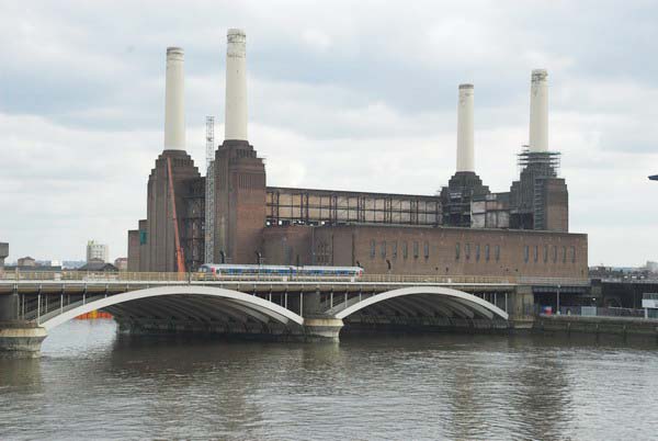 Vauxhall to Battersea © 2006, Peter Marshall