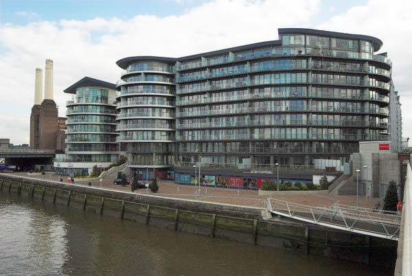 Vauxhall to Battersea © 2006, Peter Marshall