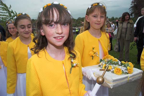 Chislehurst May Queen Ceremony © 2006, Peter Marshall