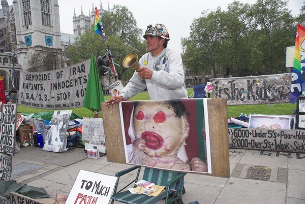 Brian Haw in Parliament Square © 2006, Peter Marshall