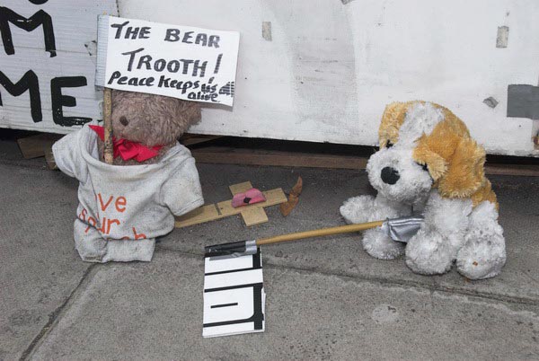 Brian Haw in Parliament Square © 2006, Peter Marshall