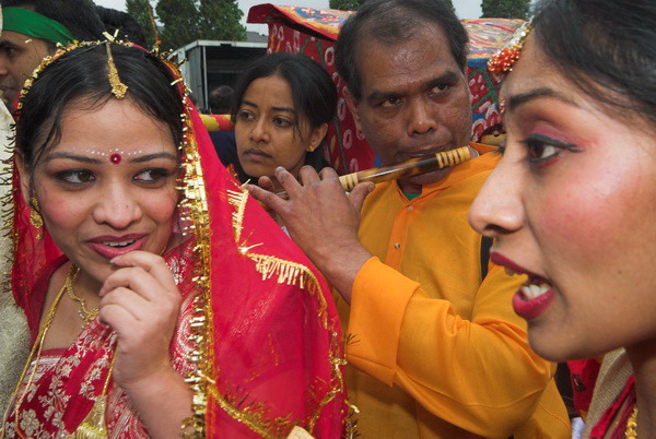 Baishahki Mela © 2006, Peter Marshall