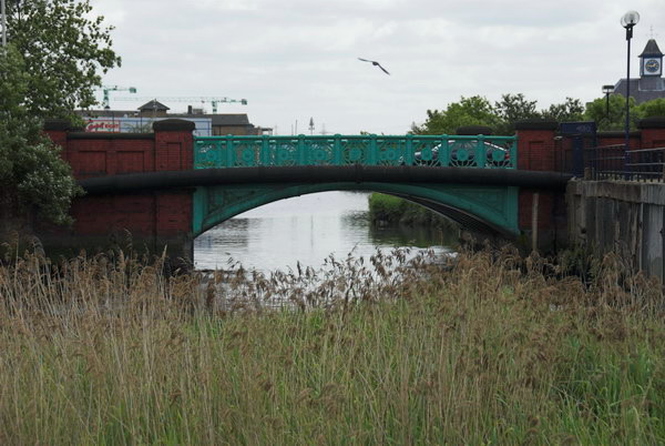 Barking and River Roding © 2006, Peter Marshall