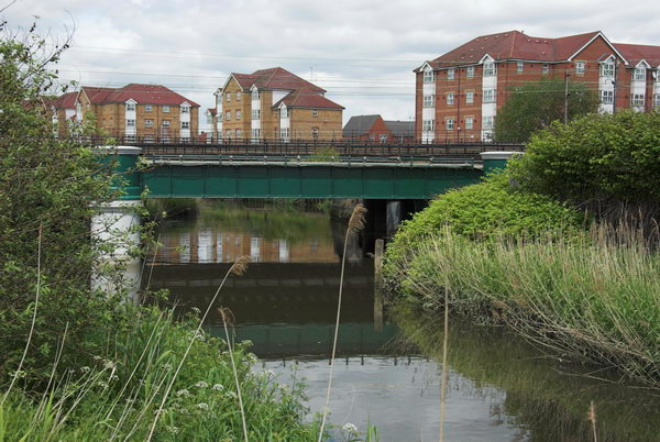 Barking and River Roding © 2006, Peter Marshall