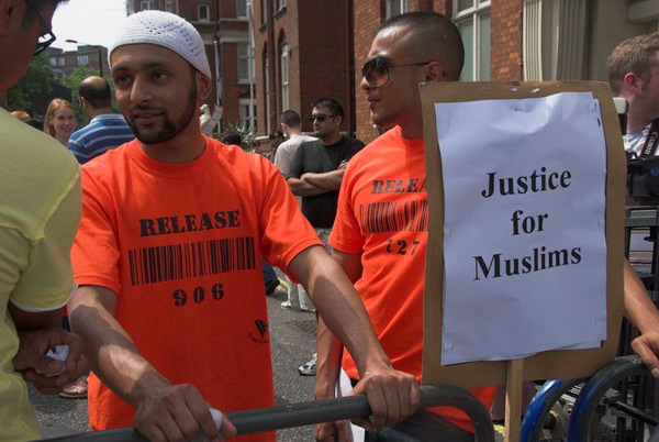 No Borders protest at Wapping. © 2006, Peter Marshall