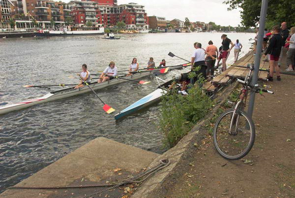 Kingston Regatta and Hampton Court © 2006, Peter Marshall