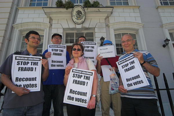 Picket, Mexican Embassy, London. 14 July 2006