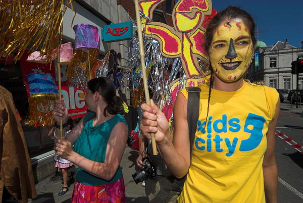 Streatham Festival Childrens Parade © 2006, Peter Marshall