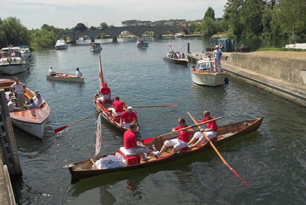 Swan Upping © 2006, Peter Marshall