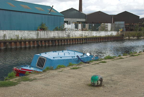 Lea Navigation, Stratford © 2006, Peter Marshall