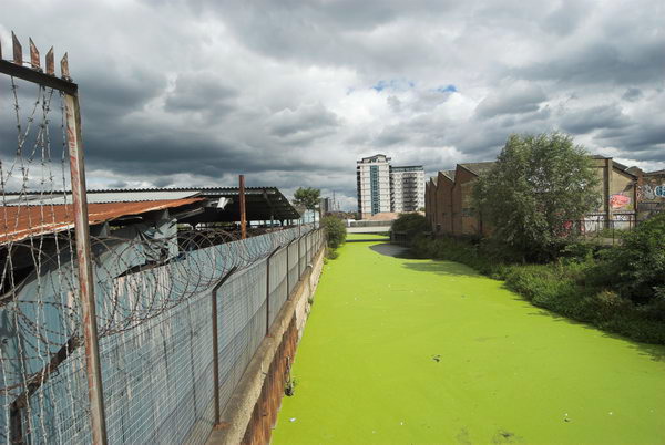 Lea Navigation, Stratford © 2006, Peter Marshall