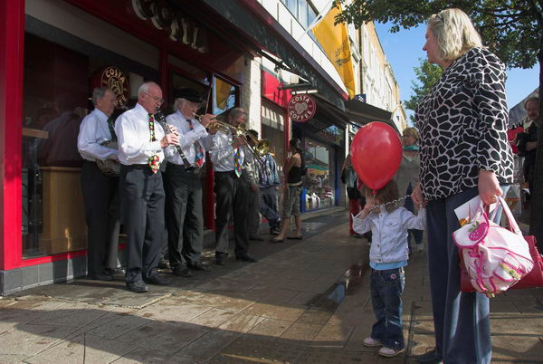 Surbiton Festival © Peter Marshall, 2006