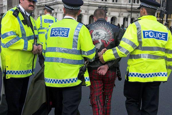 Sack Parliament © Peter Marshall, 2006