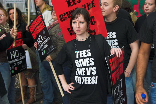 NUS Scrap Fees March © Peter Marshall, 2006