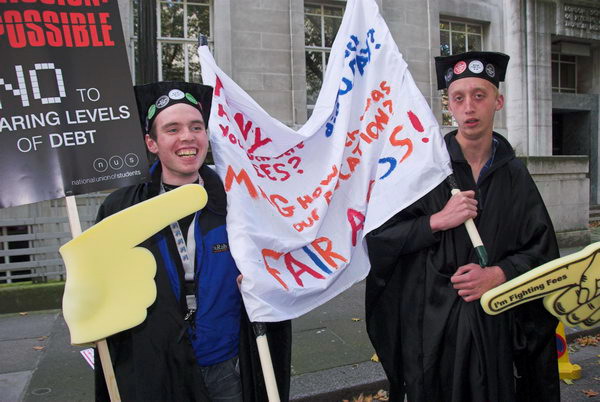 NUS Scrap Fees March © Peter Marshall, 2006