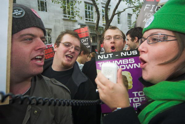 NUS Scrap Fees March © Peter Marshall, 2006