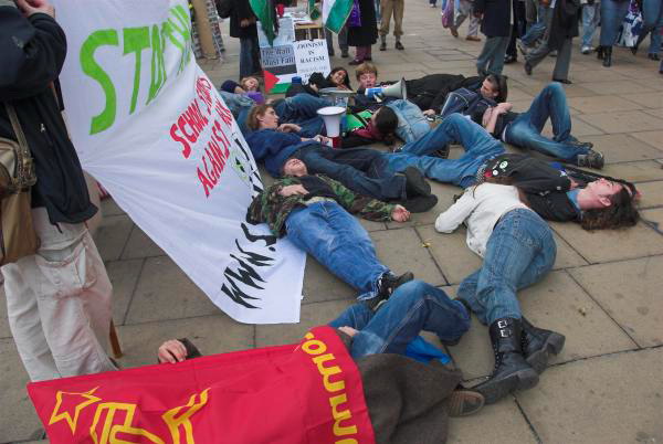 School Students DIe-In © Peter Marshall, 2006