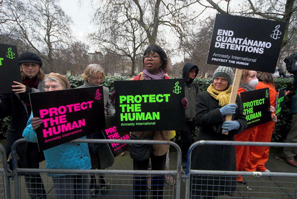 Amnesty 'Close Guantanamo' demo, US Embassy, London © Peter Marshall, 2007