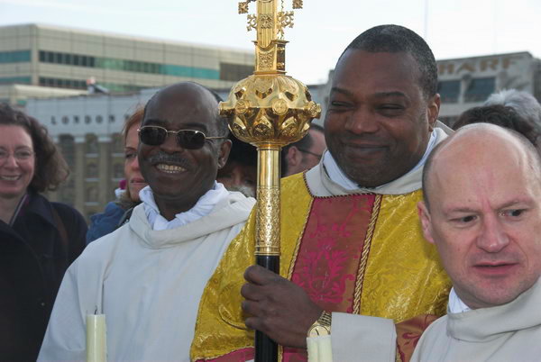 Blessing the Thames © Peter Marshall, 2007