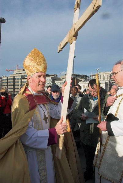 Blessing the Thames © Peter Marshall, 2007