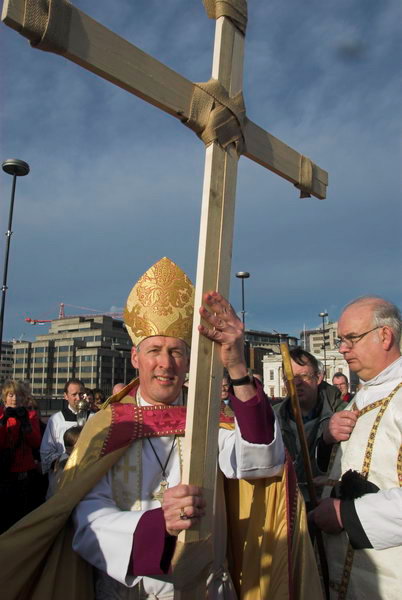 Blessing the Thames © Peter Marshall, 2007