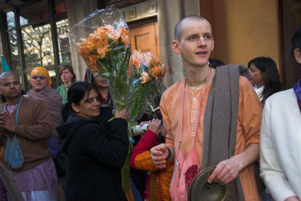 Hare Krishna Gaura Purnima Procession © 2007, Peter Marshall