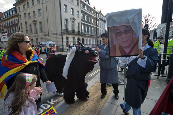 Free Tibet © 2007, Peter Marshall