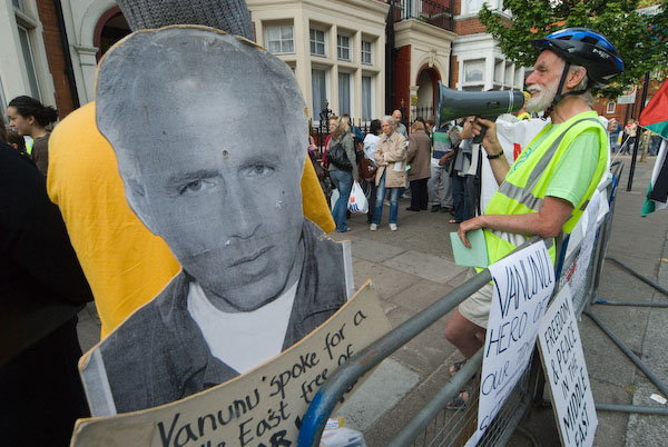 Vanunu Freedom Ride. © 2007, Peter Marshall