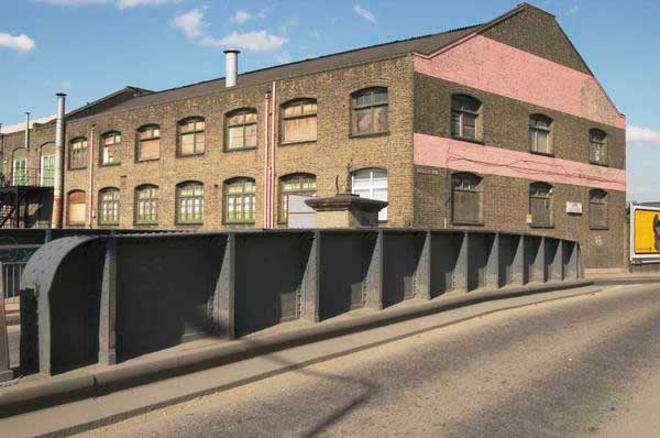 Hackney Wick: (C) Peter Marshall, 2003-2005