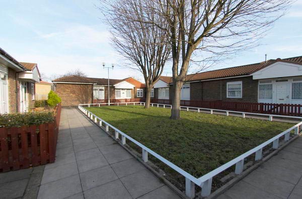 Hackney Wick: (C) Peter Marshall, 2003-2005