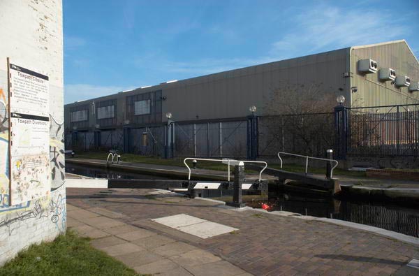 Hackney Wick: (C) Peter Marshall, 2003-2005