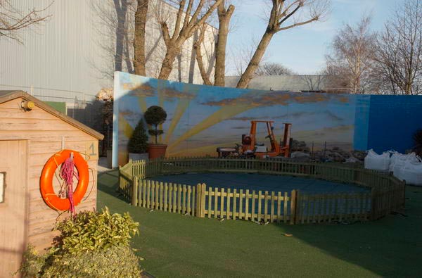 Hackney Wick: (C) Peter Marshall, 2003-2005