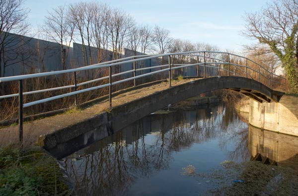 Old Ford: (C) Peter Marshall, 2003-2005